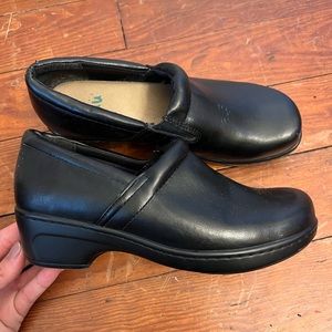 Yuu Bethanee Slip On Clog Black